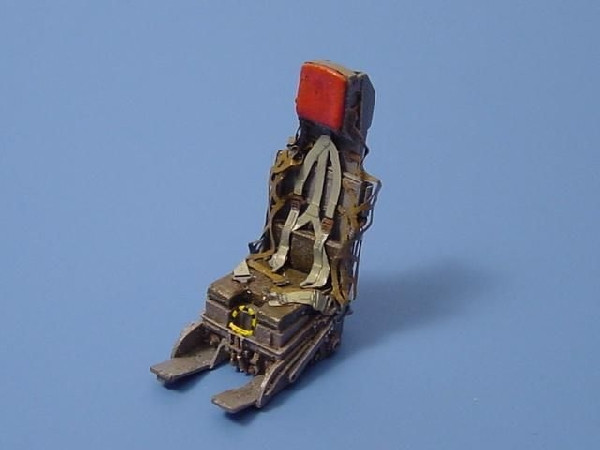 4102  Lockheed C2 seats