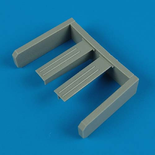 QB72300  B-24 Liberator correct front undercarriage covers