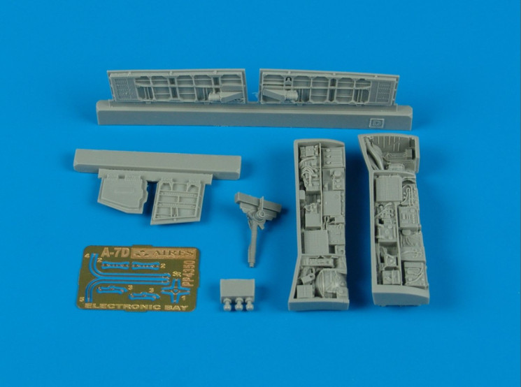 4350  A-7D Corsair II electronic bays