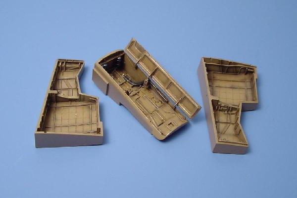 4106  Dornier Do 335 Pfeil  wheel bays