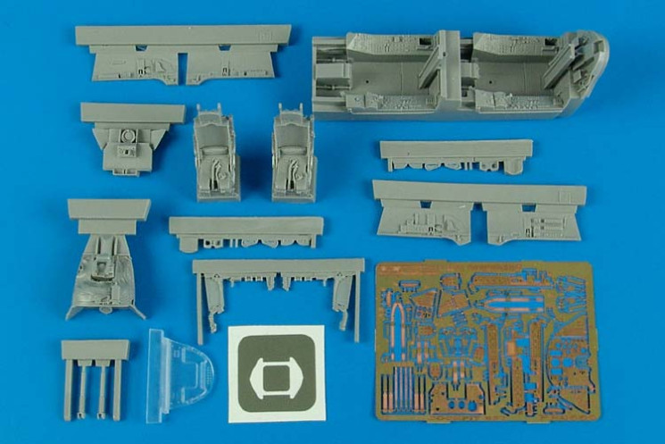 4555  F-105G Thunderchief cockpit set