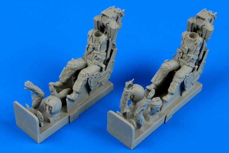 480070  US Navy Pilot & Operator with ej. seats for F-4B/N/J/S Phantom II
