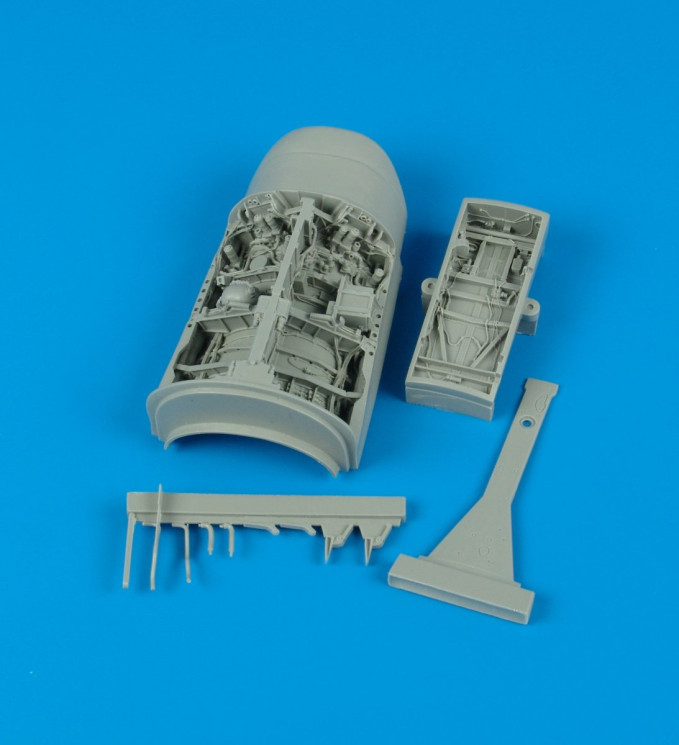 2067  F-16 Fighting Falcon wheel bays