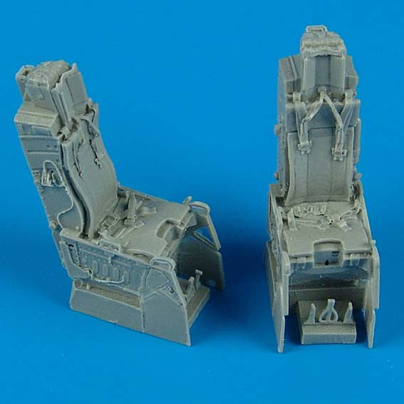 QB48105  F-15D Eagle ejection seats with safety belts