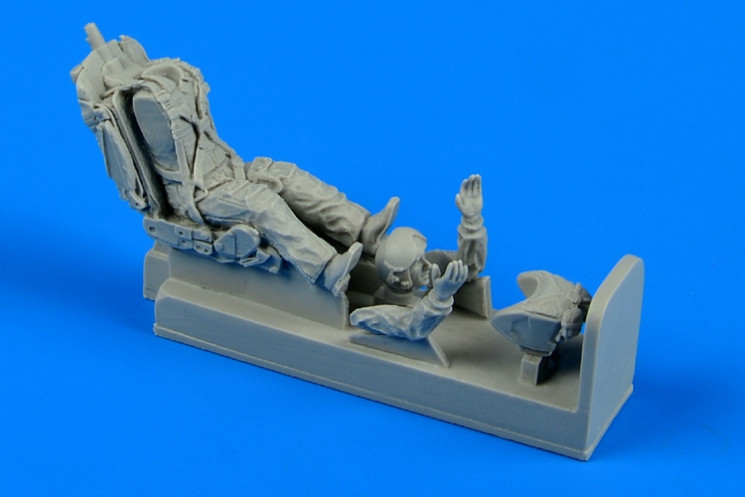 480071  Fighter Pilot with ej. seat for MiG-21 PFM/MF/SMT/Bis, MiG-23 M/MF/ML, ..