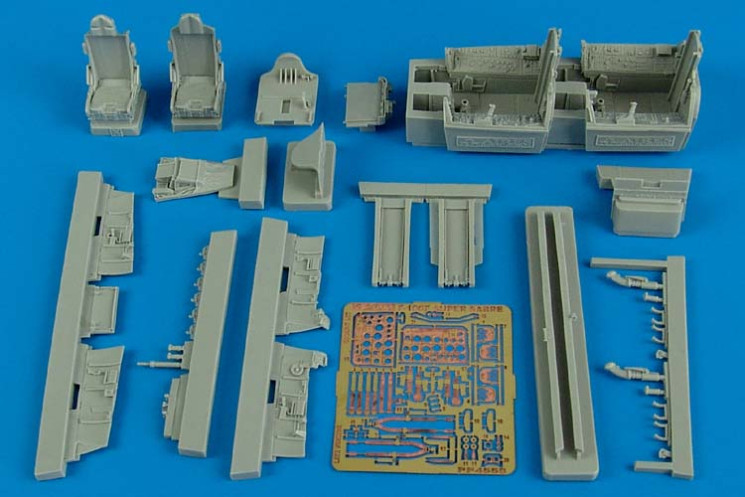 4558  F-100F Super Sabre cockpit set - (late version)