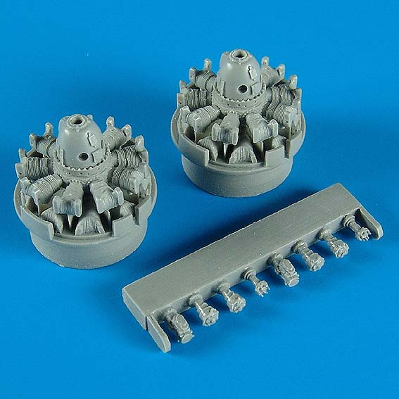 QB72081  P-61A Black Widow engines