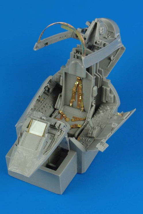 2070  F-100D Super Sabre cockpit set