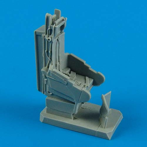 QB48521  F-102A Delta Dagger seat with safety belts