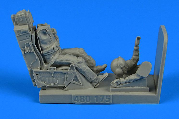 480175  USAF Fighter Pilot with ejection seat for F-16