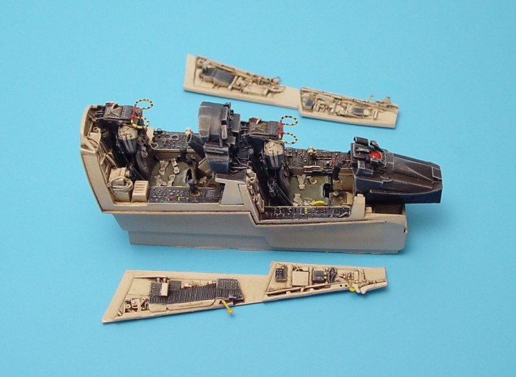 4226  F-4G Wild Weasel cockpit set