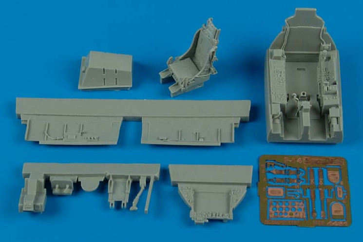 4461  F-84F Thunderstreak cockpit set