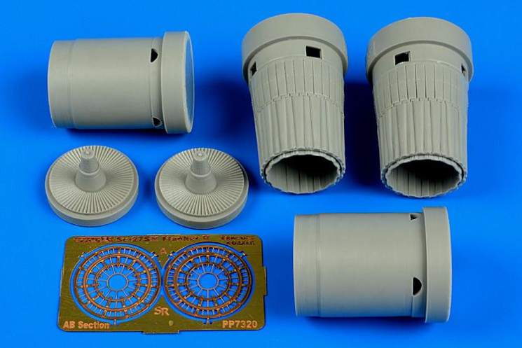 7320  Su-27SM Flanker B exhaust nozzles