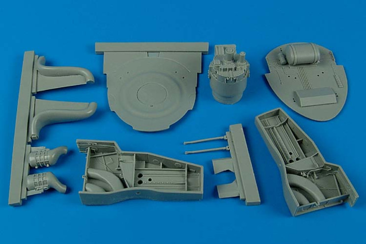 2073  F8F-1 Bearcat wheel bays
