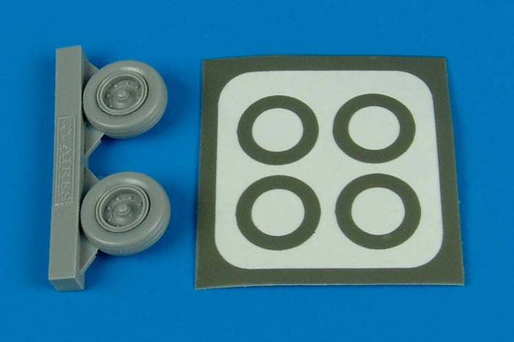 7221  A-1H Skyraider wheels & paint masks - (for U.S.A.F. version)