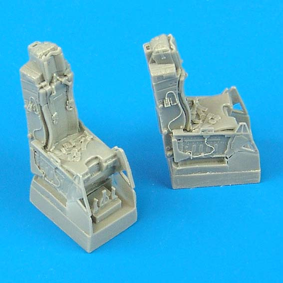 QB72087  F-16D Fighting Falcon ejection seats with safety belts
