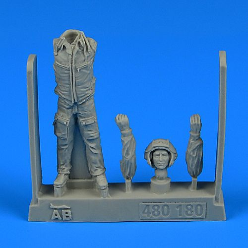 480180  Modern Soviet Fighter Pilot with HUD