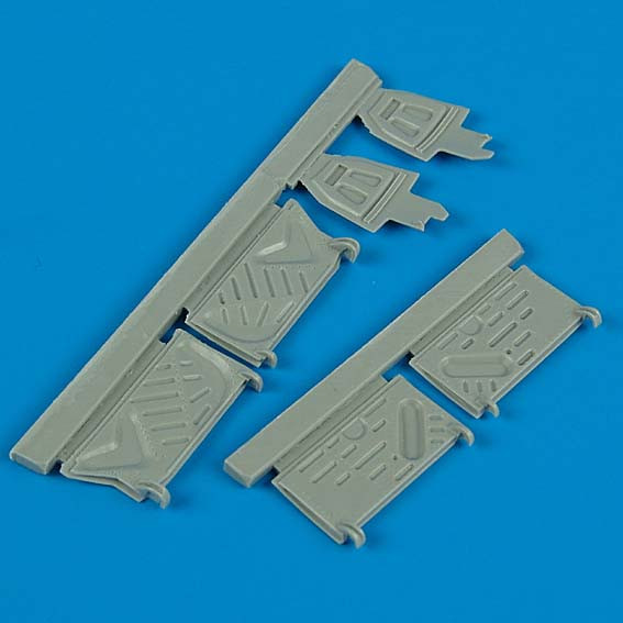 QB48112  F4U-1 Corsair undercarriage covers