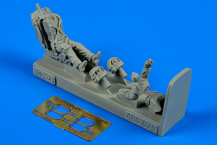 480079  Soviet Fighter Pilot with ejection seat for MiG-25