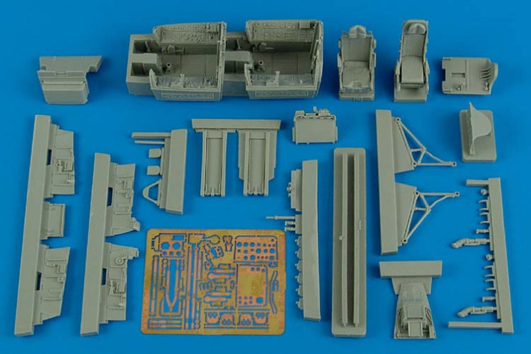 4566  F-100F Super Sabre cockpit set - (early version)