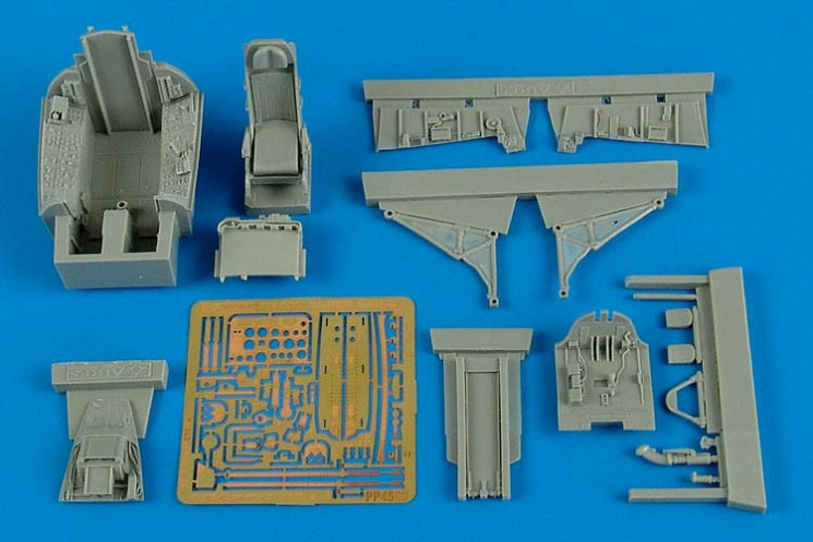 4568  F-100C Super Sabre cockpit set - (early version)