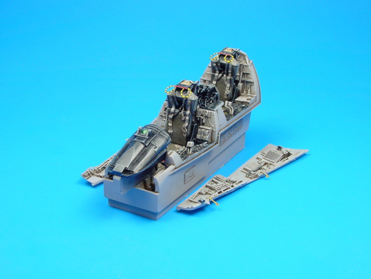 4240  F-4C Phantom II cockpit set