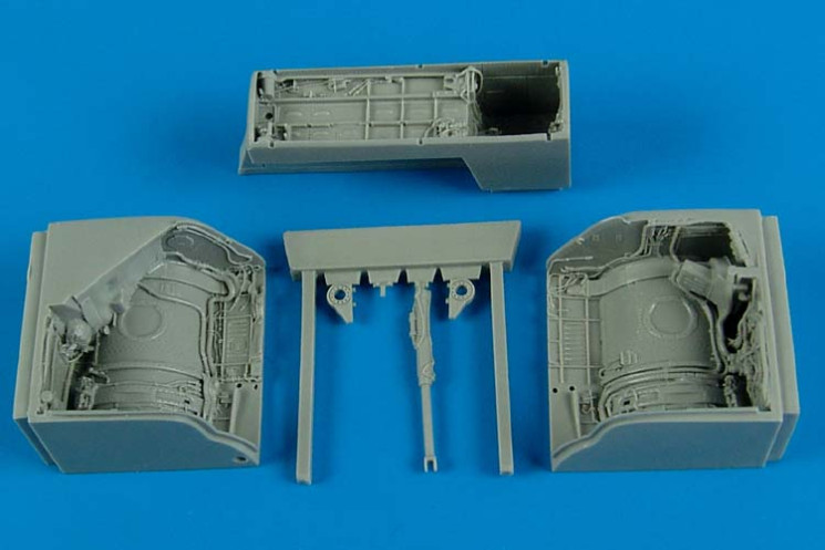 4569  MiG-23 Flogger wheel bays