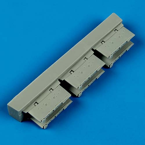 QB48531  S2F Tracker pylons