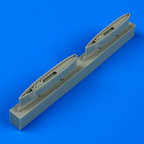 QB48631  L-29 Delfin pylons