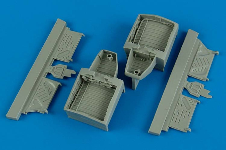 4572  F4U-4 Corsair wheel bays