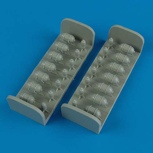 QB72319  B-24 Liberator oxygen cylinders