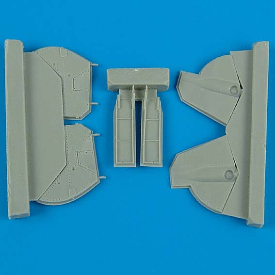 QB72103  P-47 Thunderbolt undercarriage covers