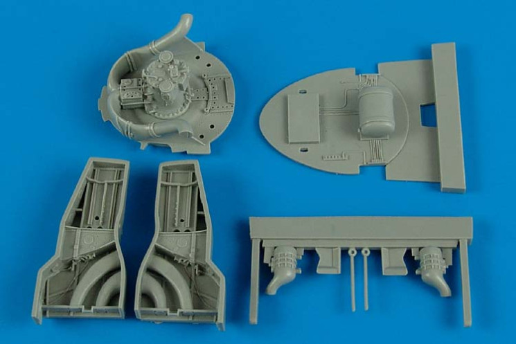 4574  F8F-1 Bearcat wheel bays