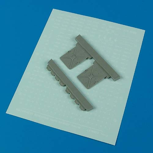 QB48434  F-14 Tomcat air intake covers
