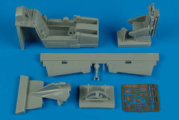 4474  F-102A Delta Dagger cockpit set