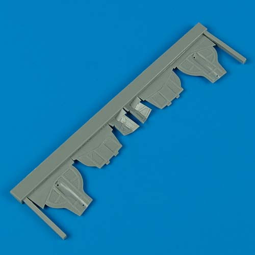 QB48233  MiG-3 undercarriage covers