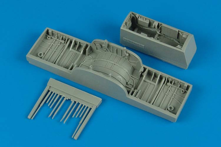 4477  F-102A Delta Dagger wheel bays
