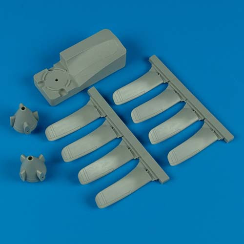 QB48337  E-2C Hawkeye propellers w/tool