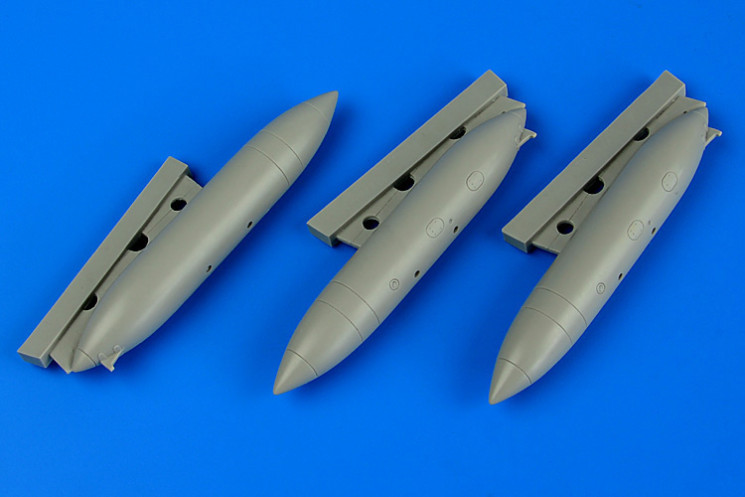 720015  F/A-18A/C Hornet external fuel tanks