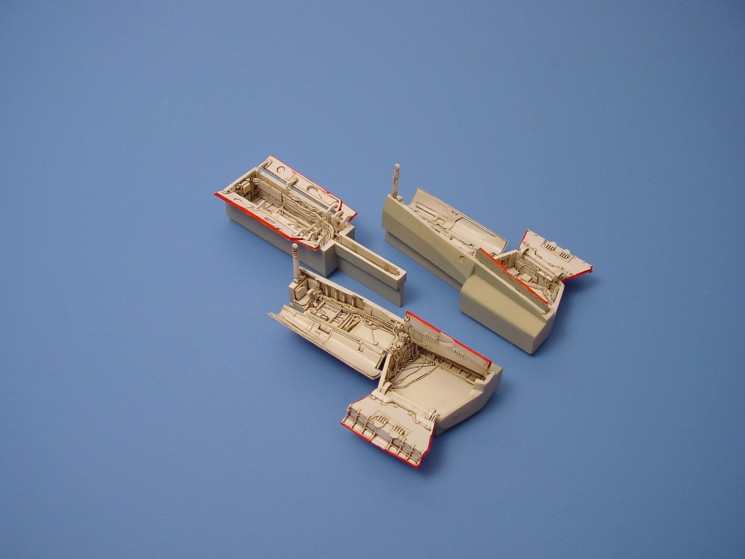 4132  F-14A/D Tomcat wheel bays