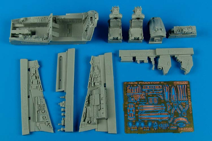 4580  F-4B/N Phantom II cockpit set