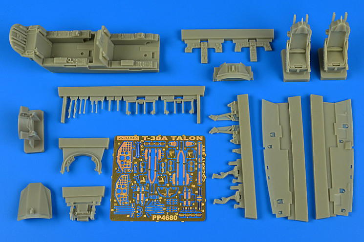 4680  T-38A Talon cockpit set