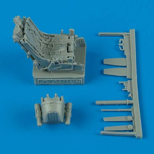QB48237  MiG-29A ejection seat with safety belts