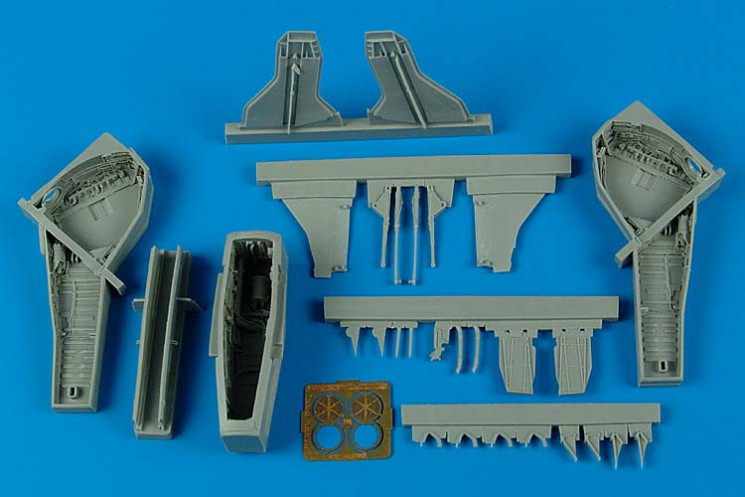 4380  F-105D Thunderchief wheel bays
