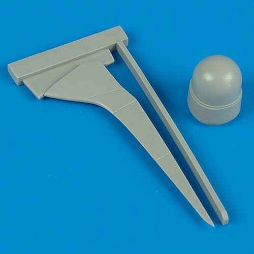QB72117  Beaufighter Mk X radar and tail fin