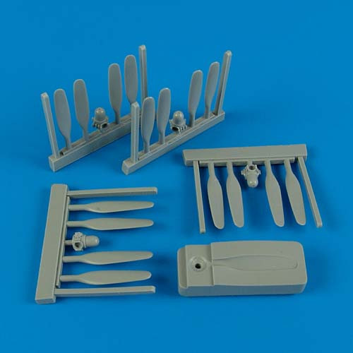 QB72329  B-24 Liberator propeller w/tool