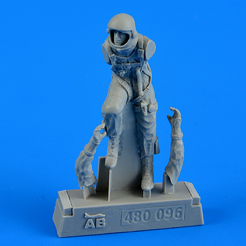 480096  U.S.A.F. Fighter Pilot - pressure suit 1960 - 1975