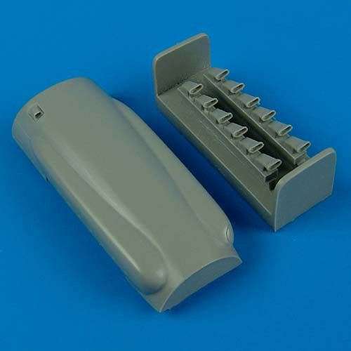 QB48243  Seafire FR.46/47 cowling and exhaust