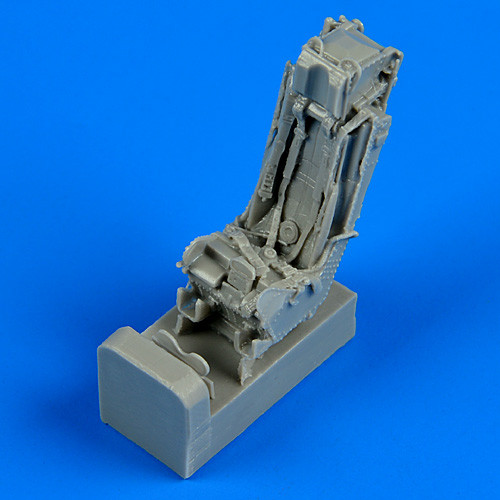QB72435  Hawker Hunter ejection seat with safety belts
