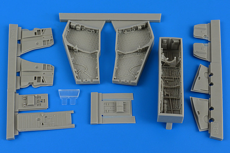 4688  F-4C/D Phantom II wheel bay with covers